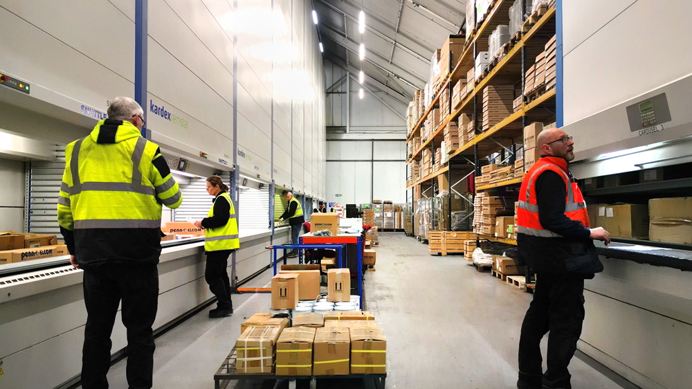 Penn Elcom Washington UK Shuttle storage and people picking products for shipping 